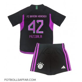 Bayern Munich Jamal Musiala #42 Bortadräkt Barn 2023-24 Kortärmad (+ Korta byxor)